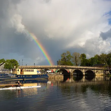 בית הארחה Aisleigh 3*