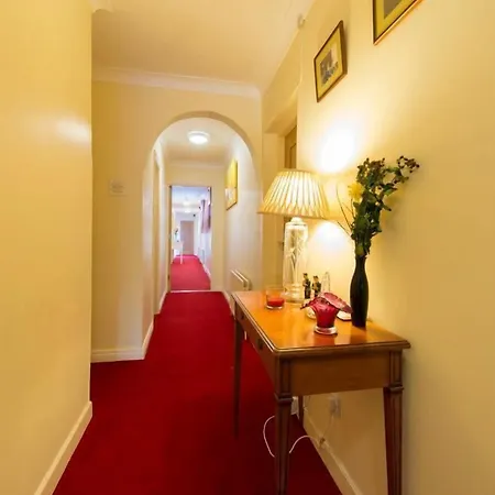 בית הארחה Aisleigh 3*