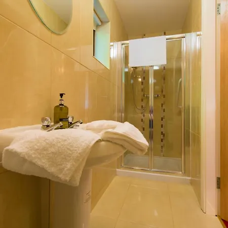 Aisleigh Guest house 3*